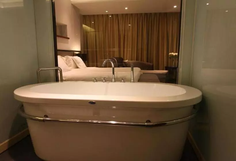 キングサイズベッドのデラックスルーム, Ramada Meizhou