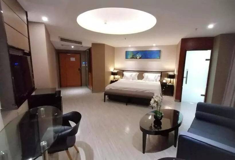 キングサイズベッドのスタンダードルーム, Ramada Meizhou