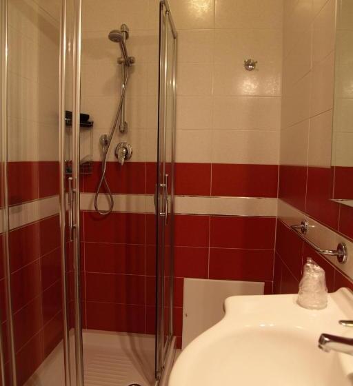 Standard-huone, Regina