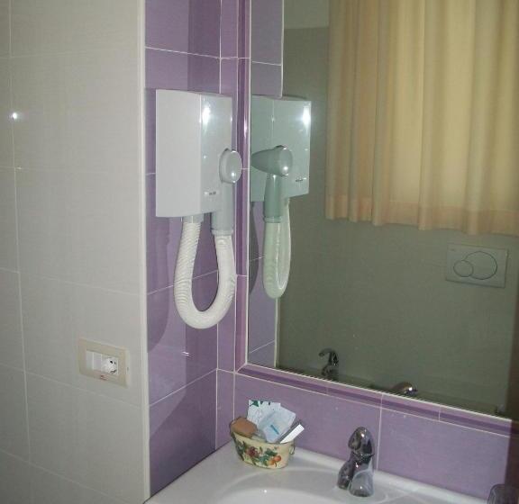 غرفة قياسية رباعية, Ristorante Casa Rossa