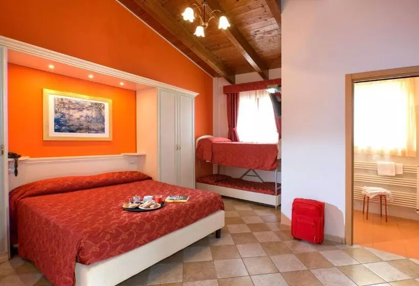 اتاق استاندارد چهار تخته, Ristorante Casa Rossa