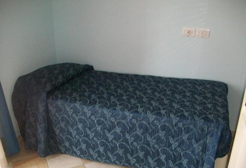 غرفة قياسية ثلاثية, Ristorante Casa Rossa