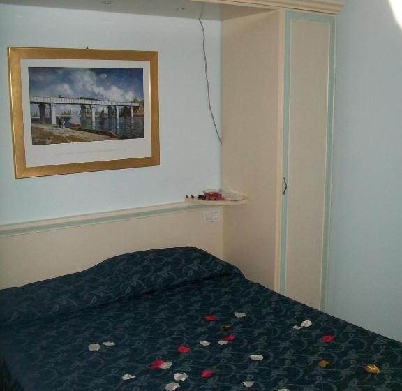 غرفة قياسية ثلاثية, Ristorante Casa Rossa