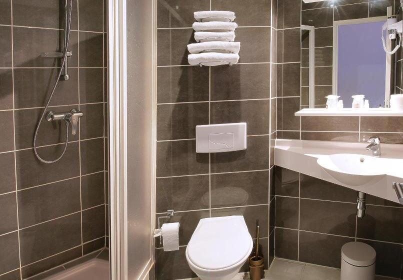 スタンダードトリプルルーム, Paris Pacific Paris Villejuif Pres Du Metro L Hay Les Roses Ligne 14 Direct Paris Aeroport Orly E