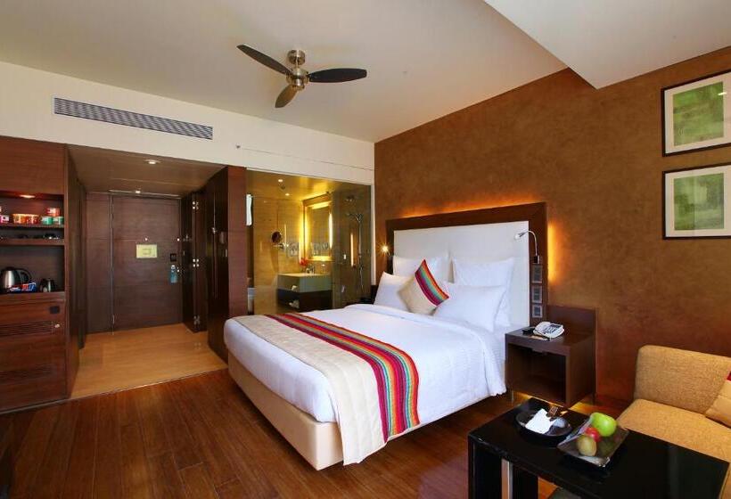 اتاق سوپریور با تخت بزرگ, Novotel Goa Candolim