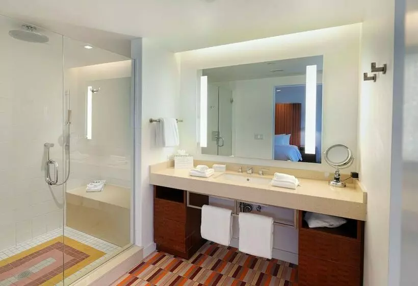 اتاق استاندارد با تخت دوبل و چشم‌انداز دریا, The Tony Hotel South Beach