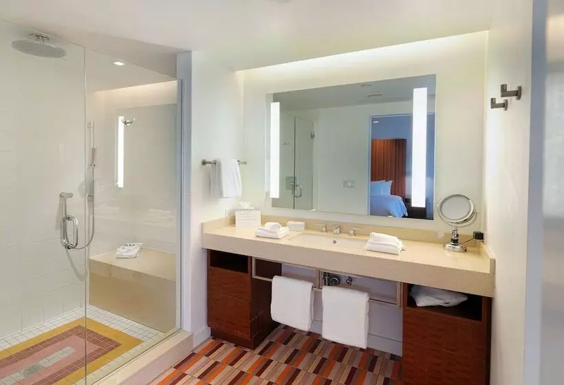 اتاق لوکس, The Tony Hotel South Beach