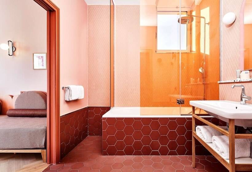 סוויטת ג'וניור, De Cambis