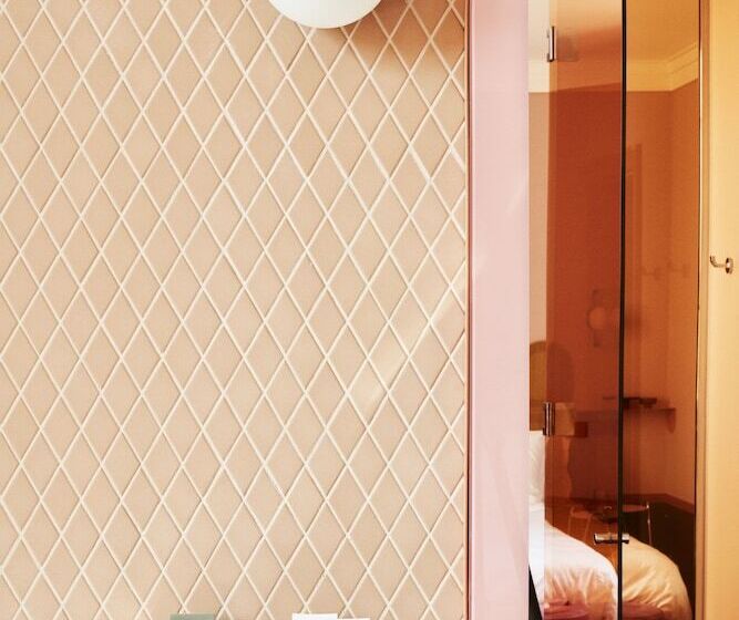 סוויטת ג'וניור, De Cambis