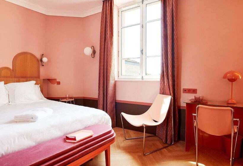 Quarto Deluxe, De Cambis