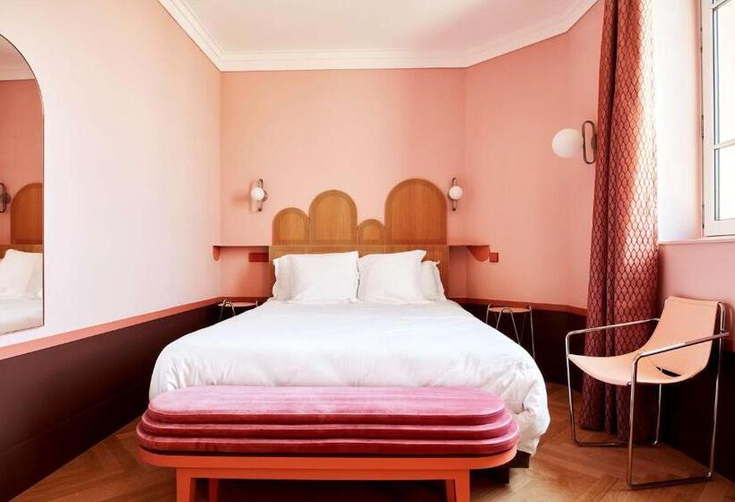 חדר דחוקס עם מיטת קינג, De Cambis