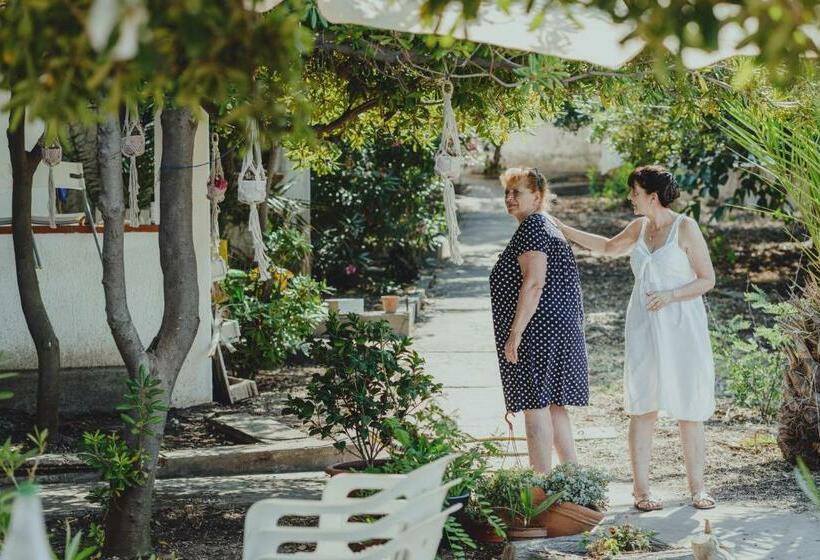 إستوديو قياسى مطل على البحر, Acquasanta Europaclub