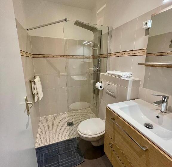 Quarto Estandar, Chambres Zazpiak