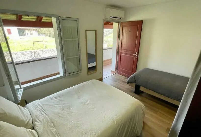 اتاق استاندارد سه نفره, Chambres Zazpiak