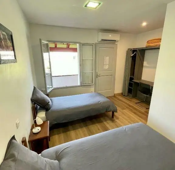 اتاق استاندارد چهار تخته, Chambres Zazpiak