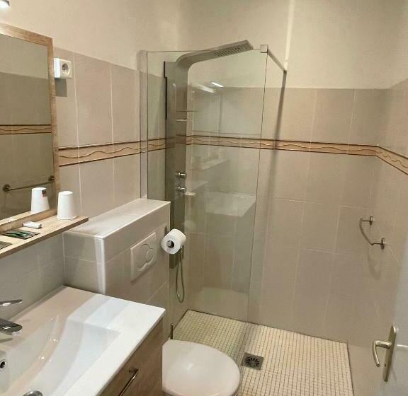 Quarto Estandar, Chambres Zazpiak