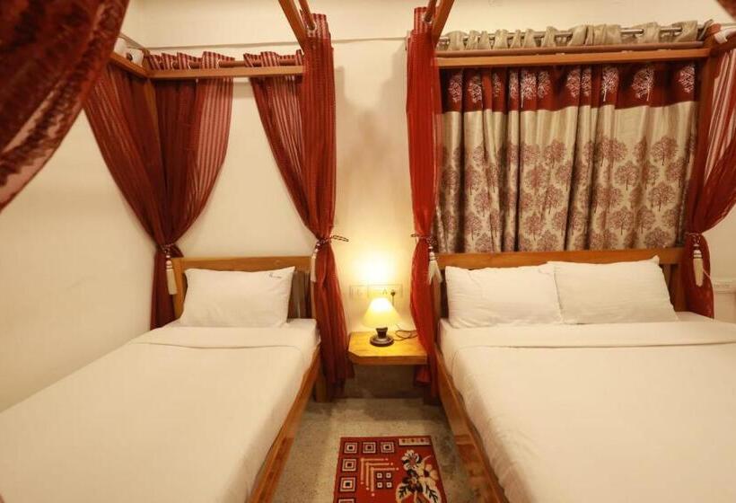 اتاق لوکس چهار تخته, Royal Stay Vintage