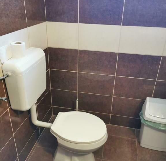 标准三人间, Strand Motel, Vígadó Csárda