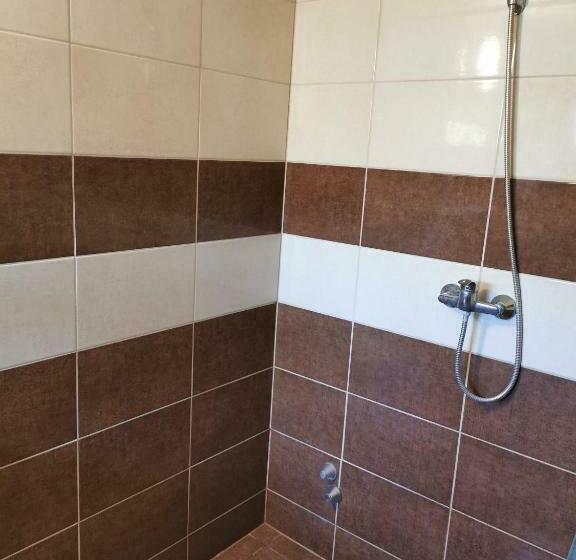 四人标准间, Strand Motel, Vígadó Csárda