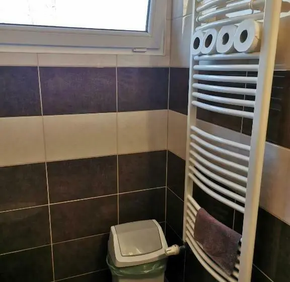 スタンダード4人部屋, Strand Motel, Vígadó Csárda