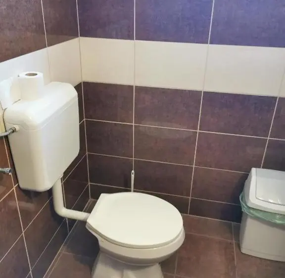 スタンダード4人部屋, Strand Motel, Vígadó Csárda