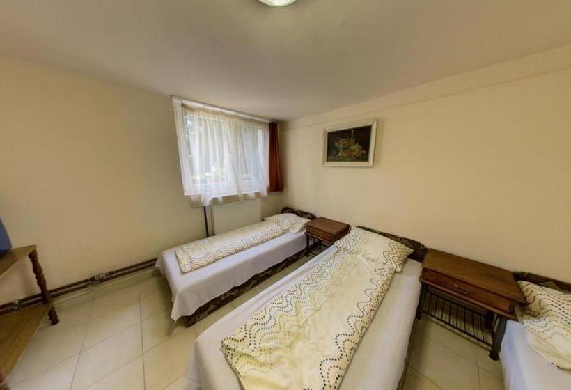 四人标准间, Strand Motel, Vígadó Csárda