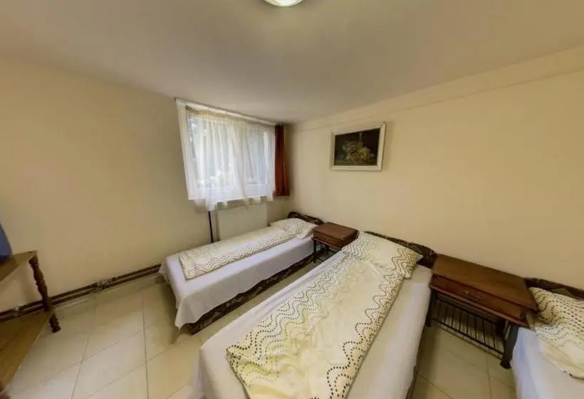 ファミリールーム, Strand Motel, Vígadó Csárda