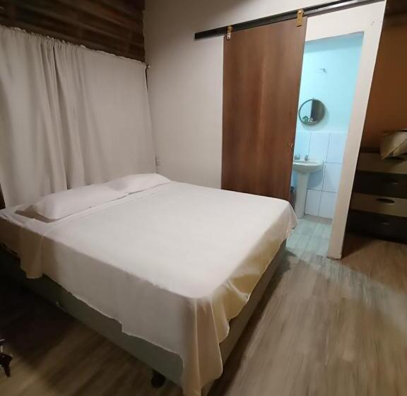 豪华海景房带阳台, Hostal Fara