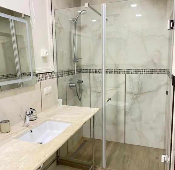 سوئیت 2 خوابه, Villa Acaem