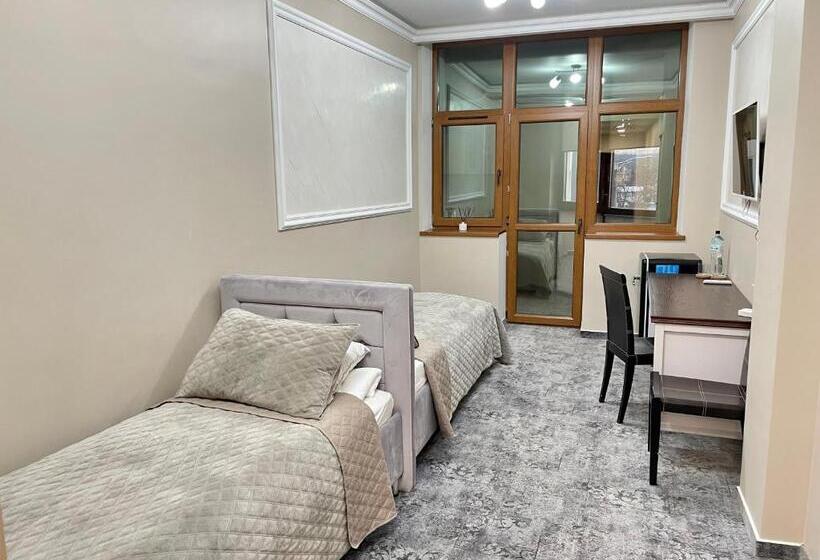 سوئیت 2 خوابه, Villa Acaem