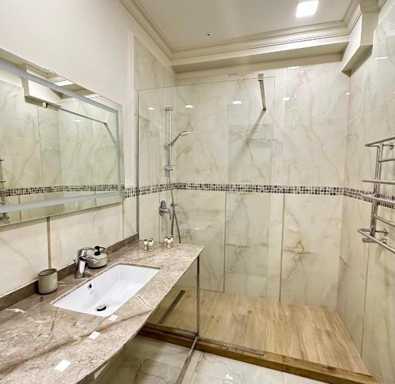 اتاق لوکس با بالکن, Villa Acaem