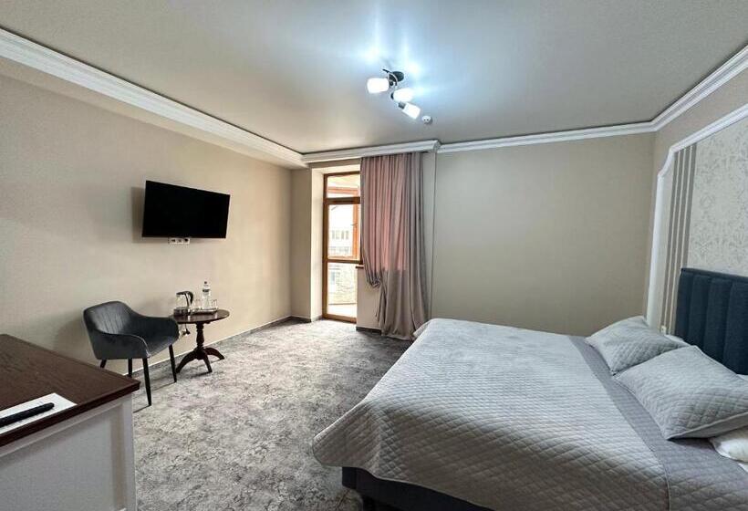 اتاق لوکس با بالکن, Villa Acaem