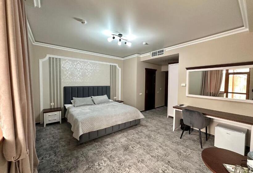 اتاق لوکس با بالکن, Villa Acaem