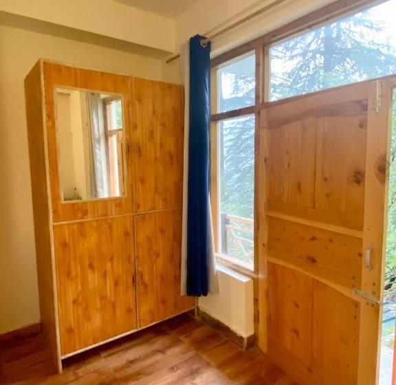 豪华工作室, Tag S Stay, Naggar