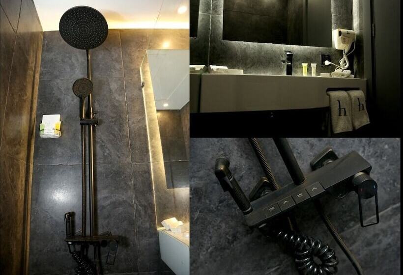 اتاق لوکس سه تخته, Aitch Boutique Hotel   An Lih