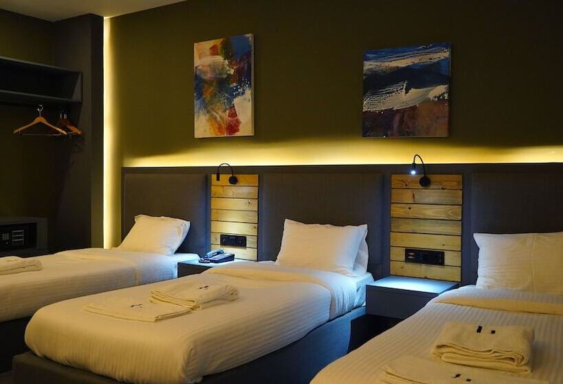 اتاق لوکس سه تخته, Aitch Boutique Hotel   An Lih
