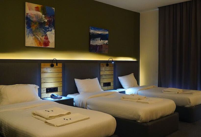 اتاق لوکس سه تخته, Aitch Boutique Hotel   An Lih