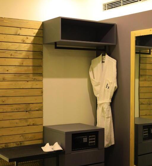 اتاق لوکس سه تخته, Aitch Boutique Hotel   An Lih