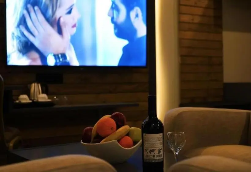 سوییت جونیور با بالکن, Aitch Boutique Hotel   An Lih