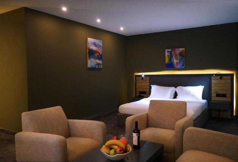 سوییت جونیور با بالکن, Aitch Boutique Hotel   An Lih