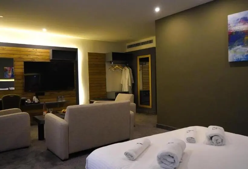 سوییت جونیور با بالکن, Aitch Boutique Hotel   An Lih
