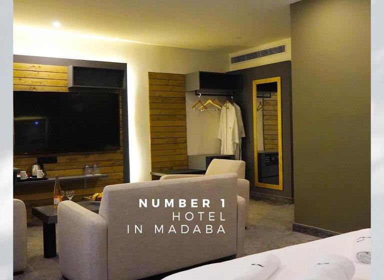 سوییت جونیور با بالکن, Aitch Boutique Hotel   An Lih