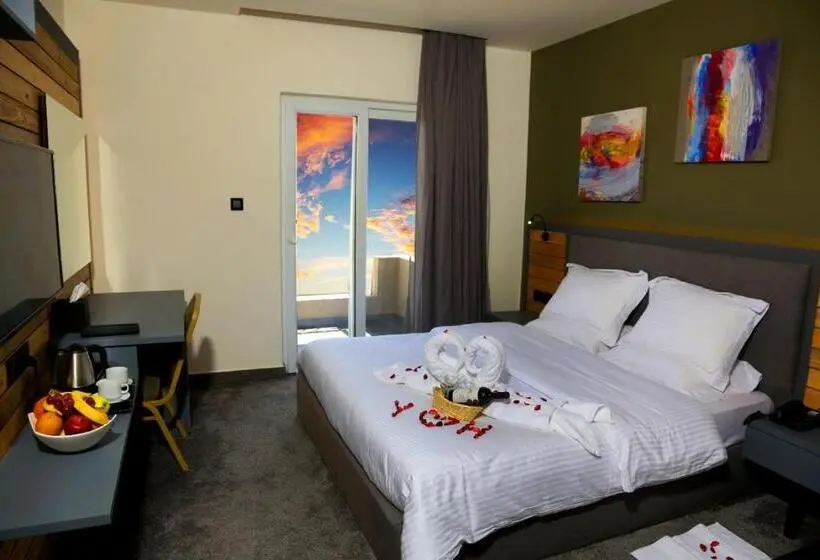 سوییت جونیور با بالکن, Aitch Boutique Hotel   An Lih