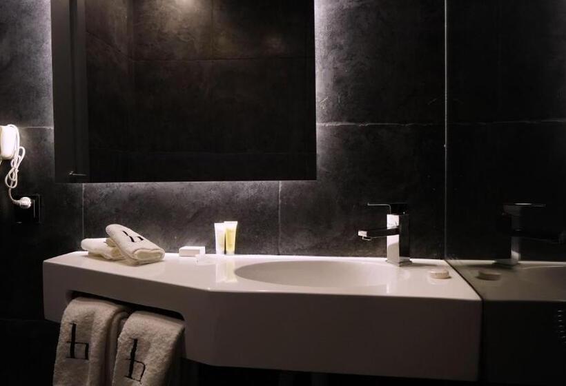 اتاق لوکس با تخت بزرگ, Aitch Boutique Hotel   An Lih