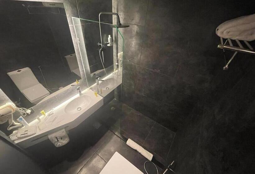 اتاق لوکس با تخت بزرگ, Aitch Boutique Hotel   An Lih