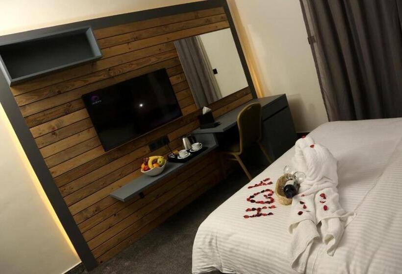 اتاق لوکس با تخت بزرگ, Aitch Boutique Hotel   An Lih