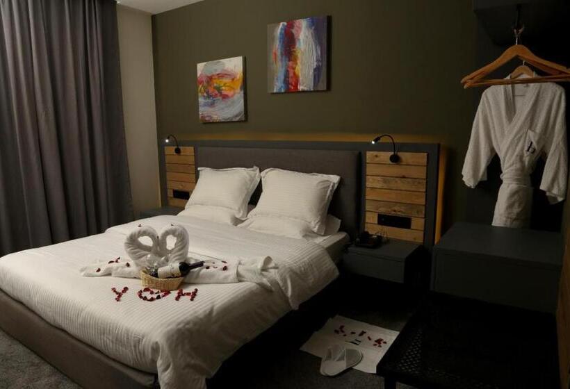 اتاق لوکس با تخت بزرگ, Aitch Boutique Hotel   An Lih