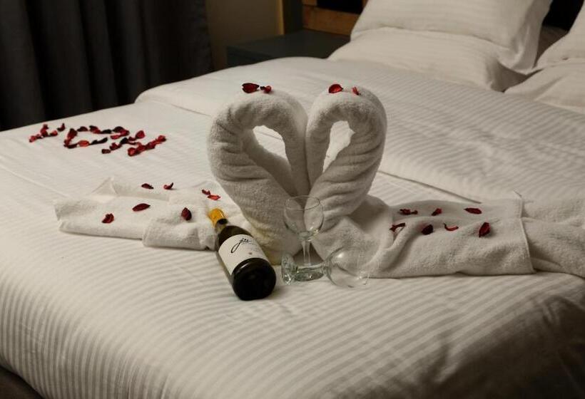 اتاق لوکس با تخت بزرگ, Aitch Boutique Hotel   An Lih