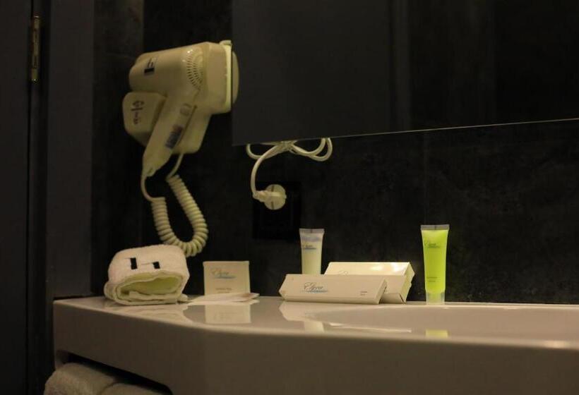 اتاق لوکس با تخت بزرگ, Aitch Boutique Hotel   An Lih