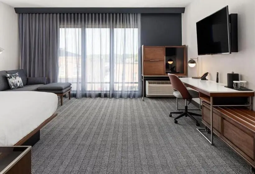 キングサイズベッドのデラックスルーム, Courtyard By Marriott Owatonna Downtown